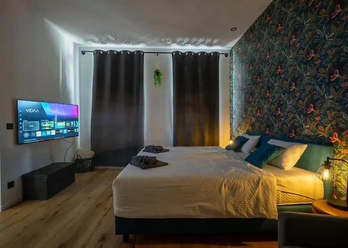 Velvet - Free Parking & Ev - Near U1 Metro Apartment *