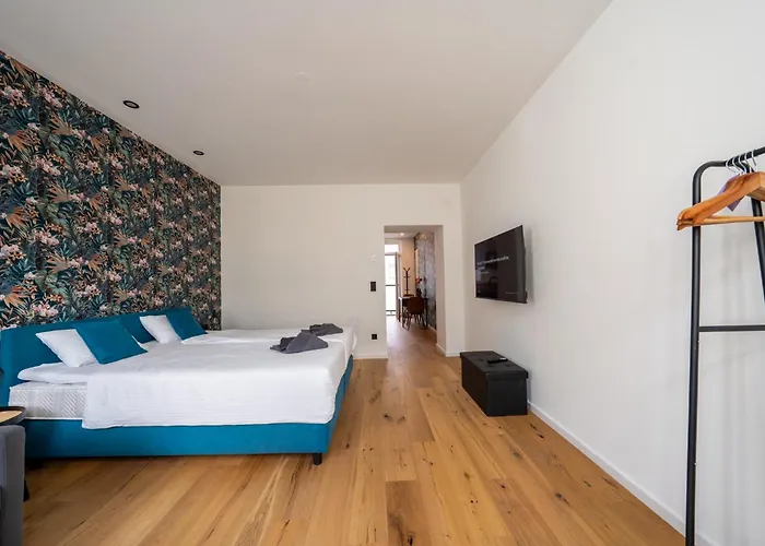 Velvet - Free Parking & Ev - Near U1 Metro *