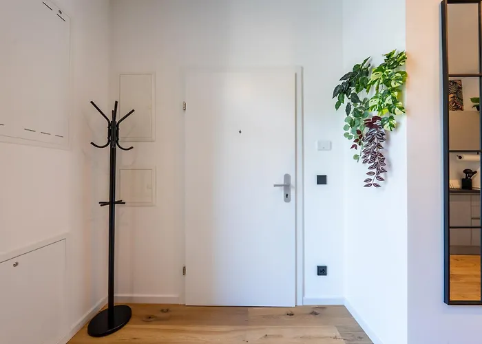 Velvet - Free Parking & Ev - Near U1 Metro Apartment