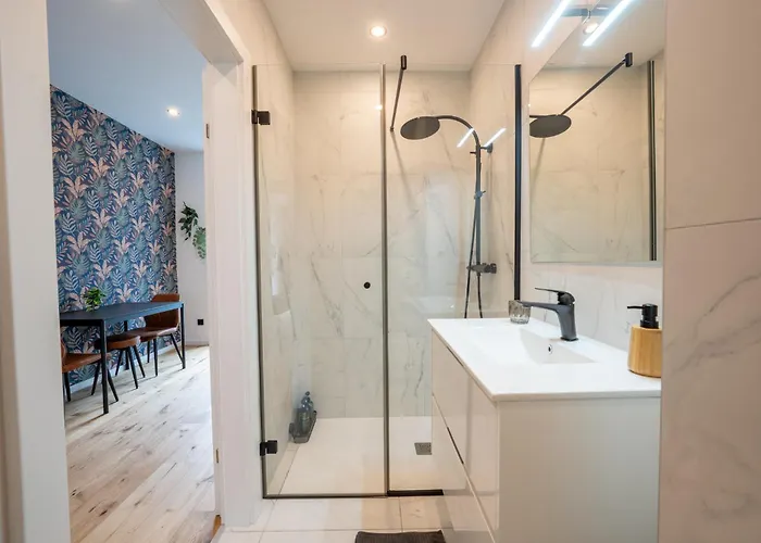 Velvet - Free Parking & Ev - Near U1 Metro Apartment *